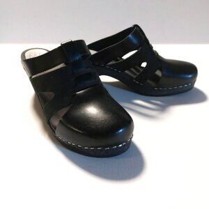 Maguba clogs. Excellent condition with minor wear as shown. Size 38 (US 7.5)